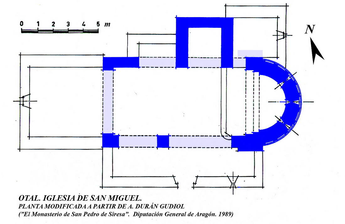 PLANTA DEL TEMPLO. EN AZUL, LA PLANTA ORIGINAL